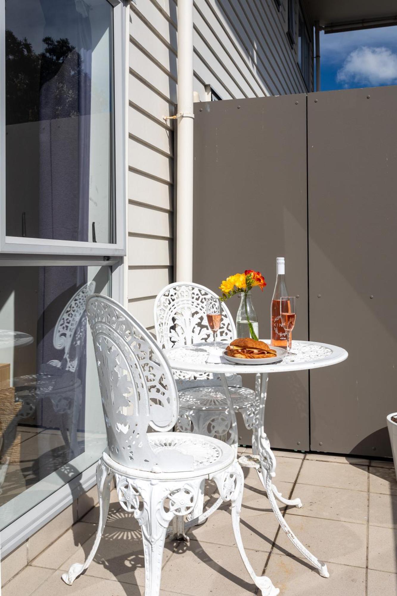 Bright Morningside Apartment Auckland Exterior photo